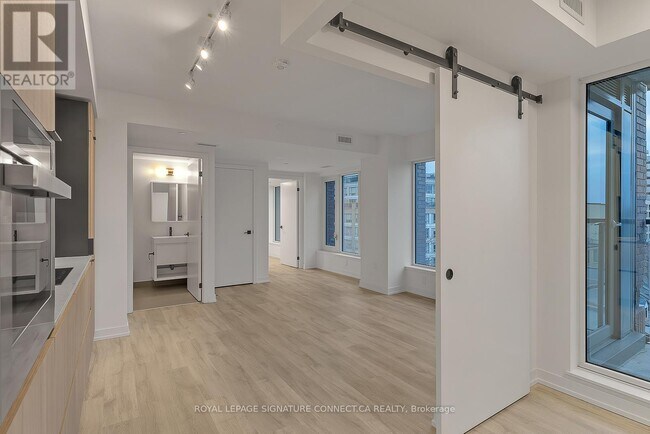 Photo du bâtiment - 2 Augusta Ave