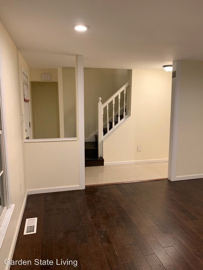 Building Photo - 3 br, 2.5 bath House - 10 Dandridge Drive