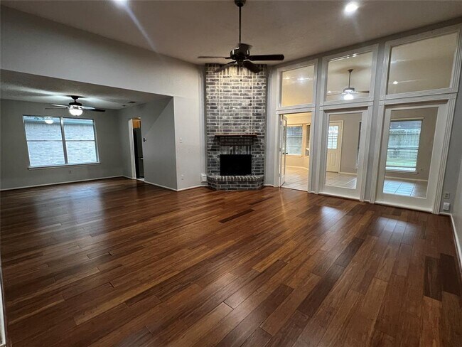 Building Photo - 16503 Crossfield Dr