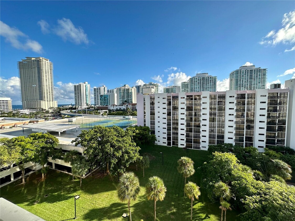 Foto principal - 17011 N Bay Rd
