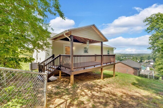 Foto del edificio - 227 Valley Crest Dr