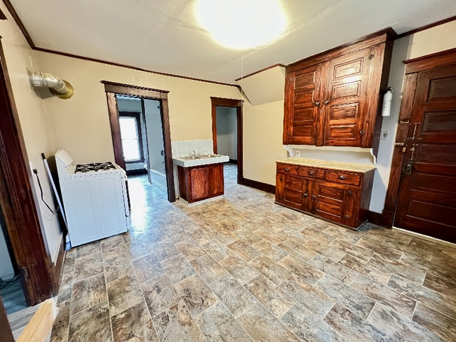 Building Photo - 33 Crescent Ave