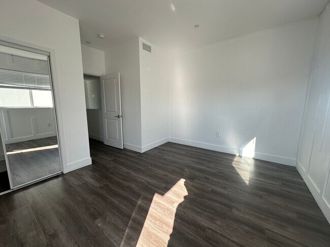 Building Photo - 1623 W 208th St