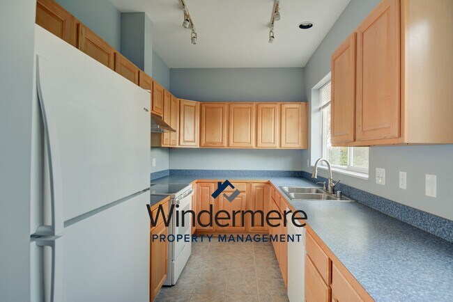 Building Photo - 1 Bed 1 Bath newly remodeled with Large shop