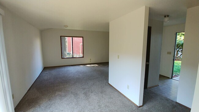 Building Photo - 5497-5499 Nicole Ct SE