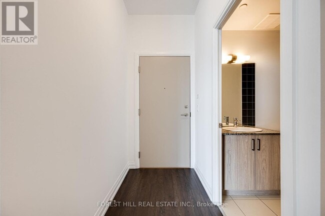 Building Photo - 20-820 Meadowglen Pl