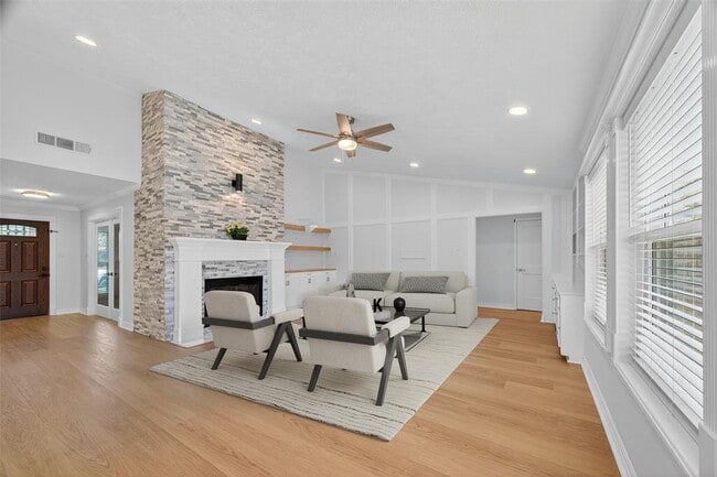 Building Photo - 9906 Sageglow Dr
