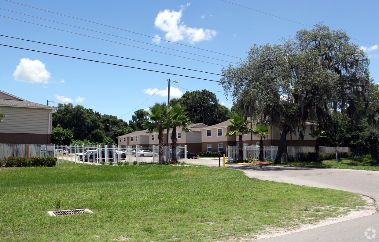 Primary Photo - Golden Glade Apartments