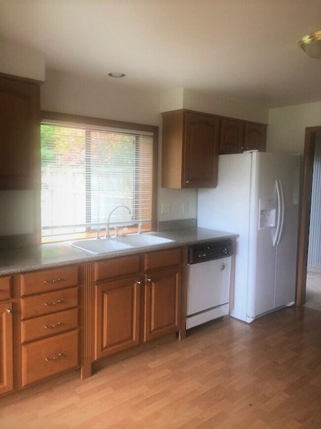 Foto del edificio - 15888 NW Lyndel Ln