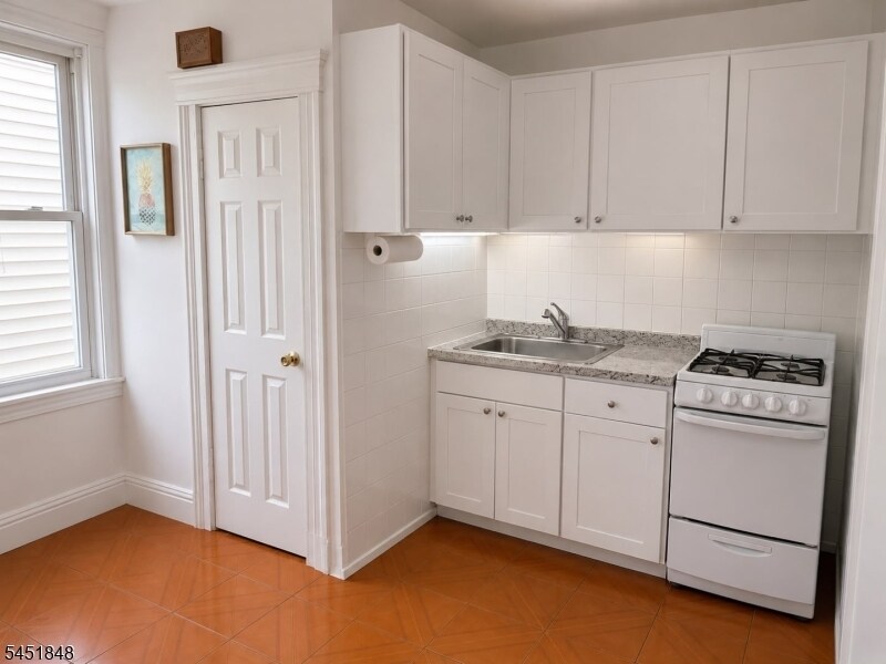 Foto del edificio - 82 Laidlaw Ave