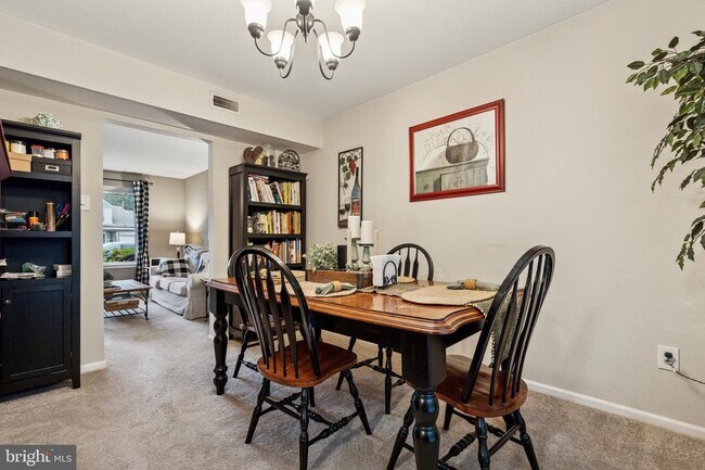 Foto del edificio - 4525 Winding Brook Dr