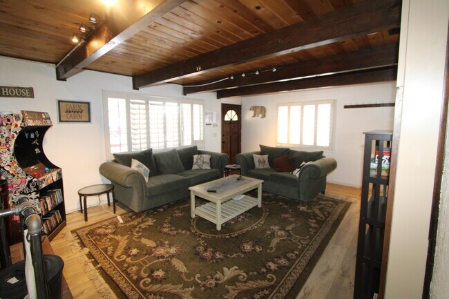 Foto del edificio - 39957 Forest Rd