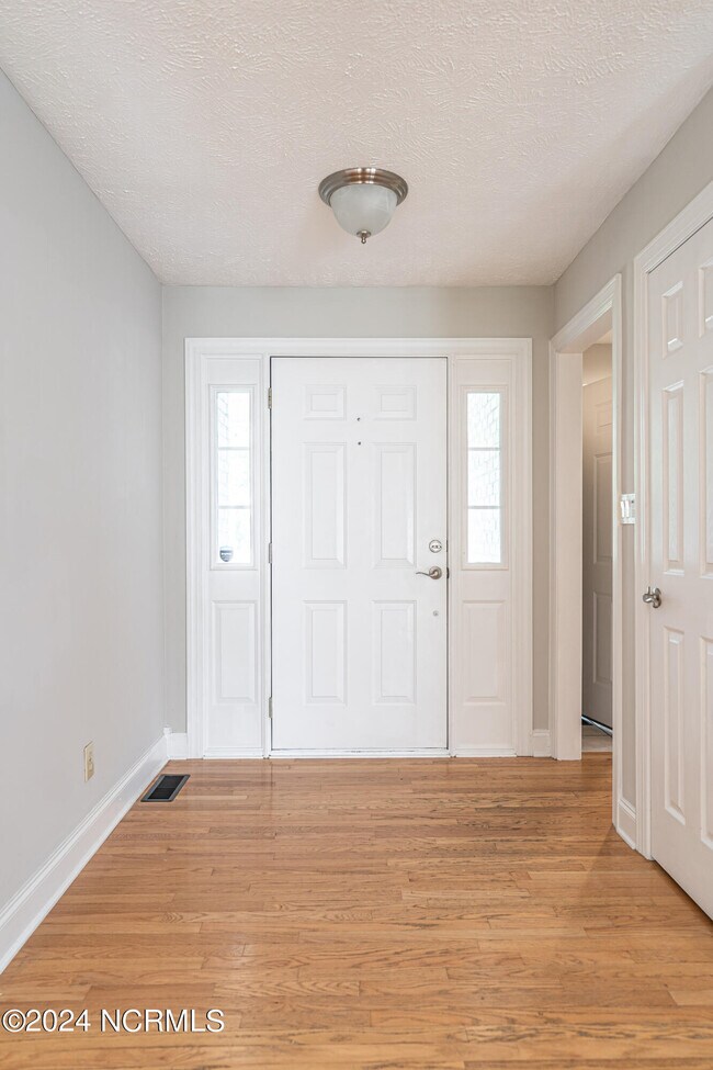 Foto del edificio - 380 Queens Cove Way