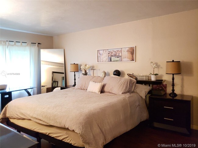 Foto del edificio - 403 SW 148th Ave