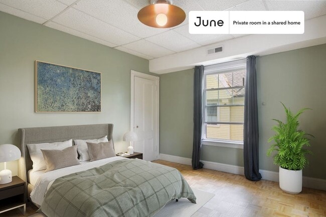 Building Photo - Room in Shared 7 bed/2.5 bath home