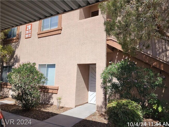 Building Photo - SILVERADO RANCH 1ST FLOOR UNIT WITH ACCESS...