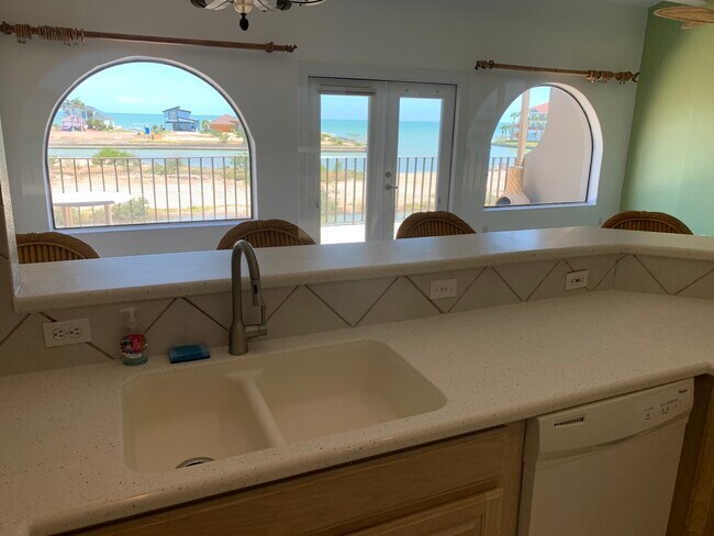 Foto del edificio - 1342 Harbor Island Dr