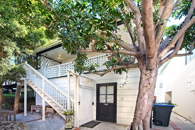 Building Photo - 504 1/2 Avocado