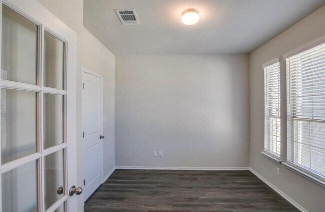 Foto del edificio - 129 Goldfinch Dr