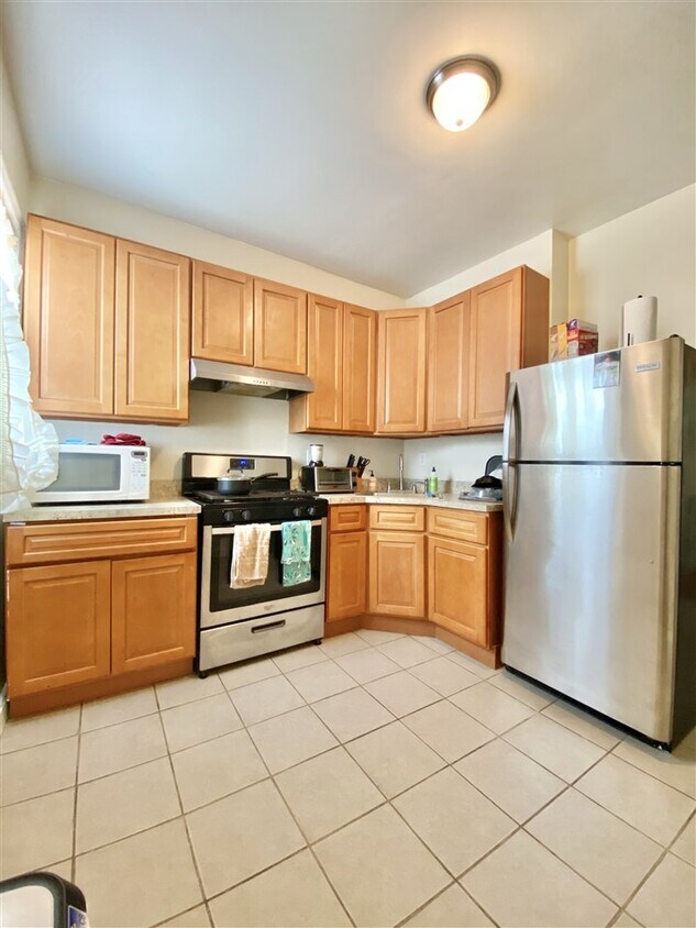 Primary Photo - 202 LEXINGTON Ave