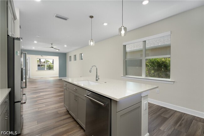 Foto del edificio - 42186 Edgewater Dr
