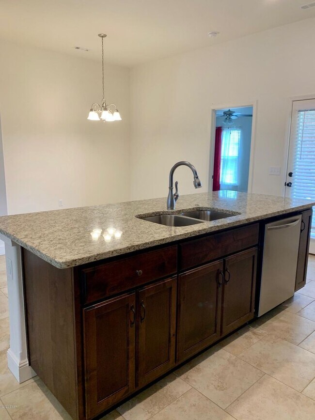 Foto del edificio - 4340 E 23rd St