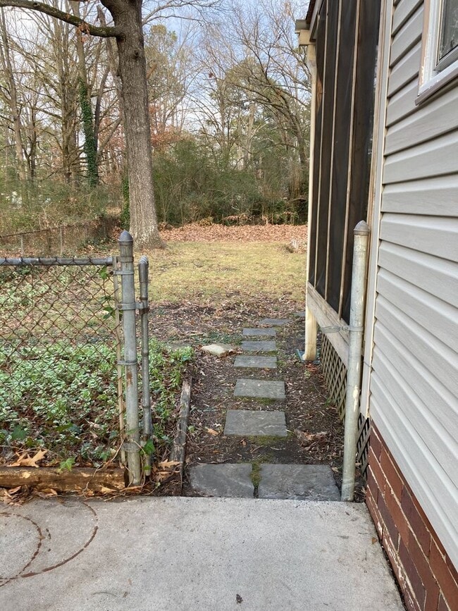 Building Photo - 2/1 Home in Garden Lakes $995.00