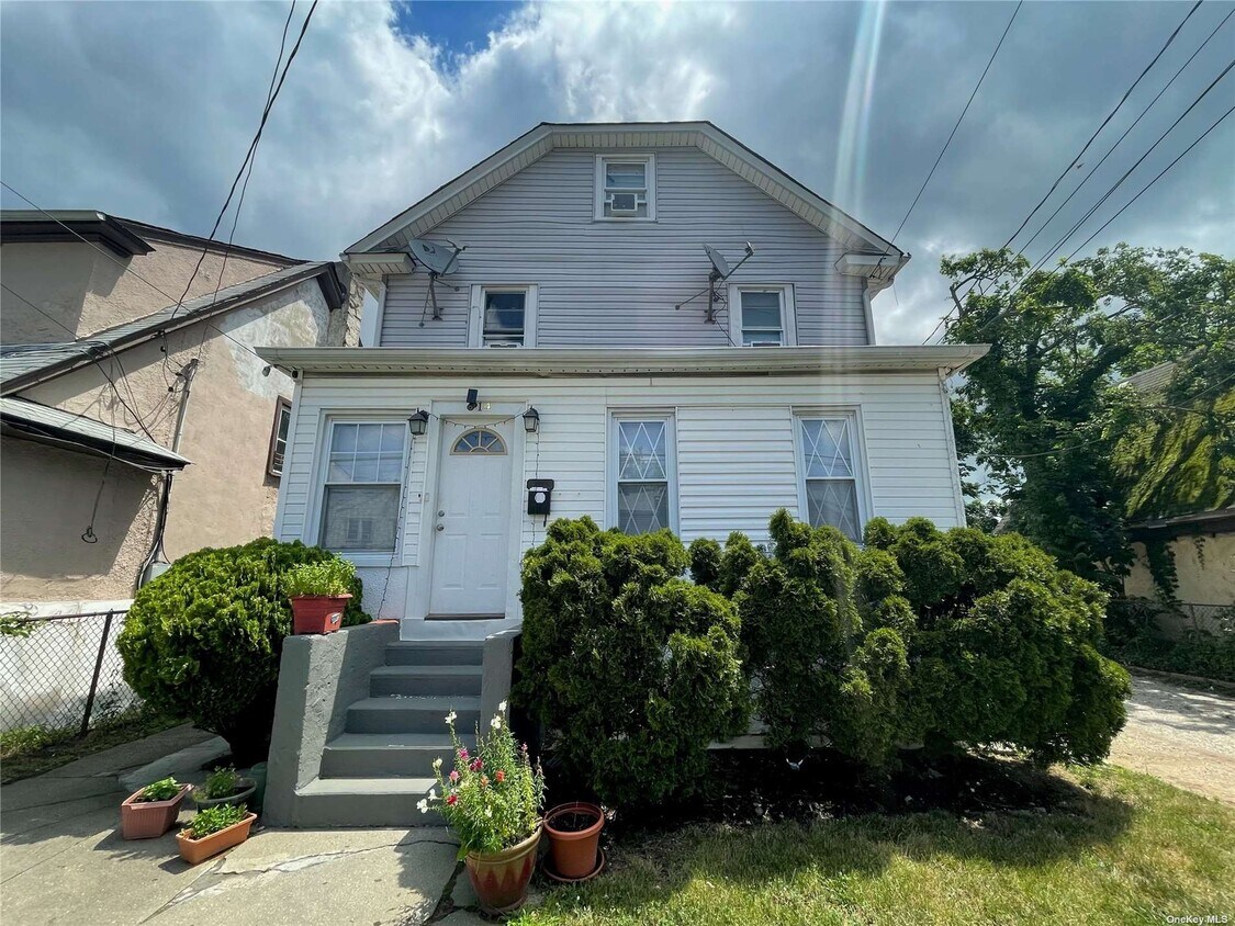 Primary Photo - 14 West End Ave