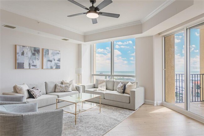 Foto del edificio - 300 Beach Dr NE