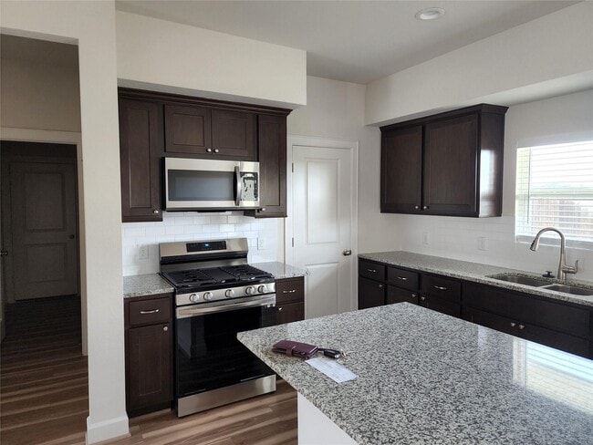 Foto del edificio - 1605 La Delle St