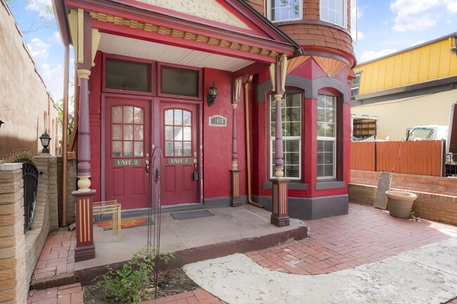 Building Photo - Historic 2 Bed / 1 Bath Townhome near Down...