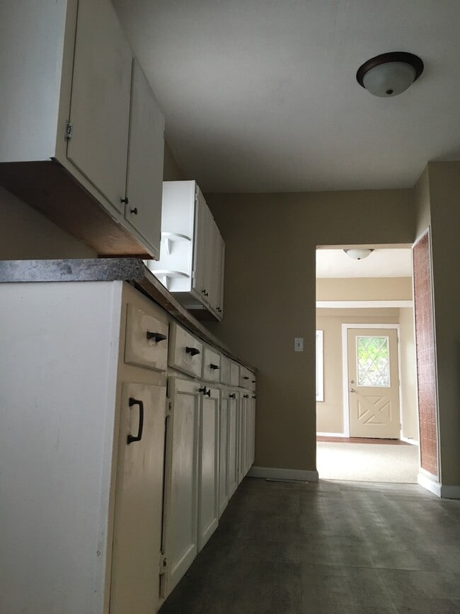 Building Photo - Beautiful 3 Bedroom 1 bath house in St. Paul
