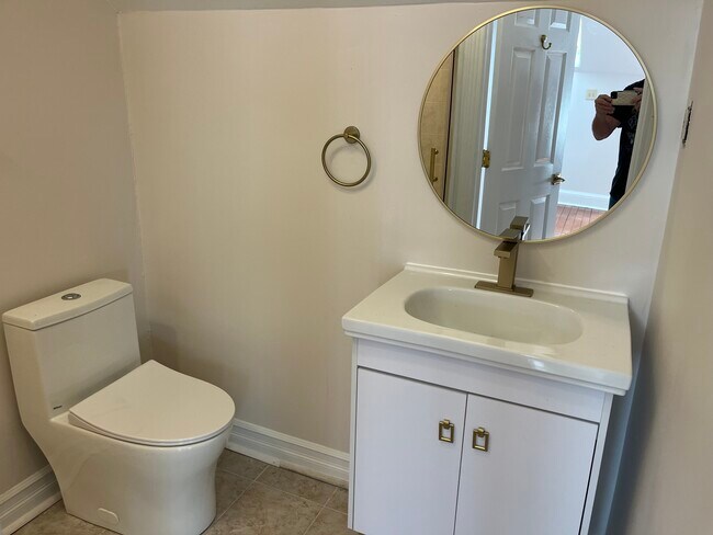 Building Photo - 457 Cedarville St