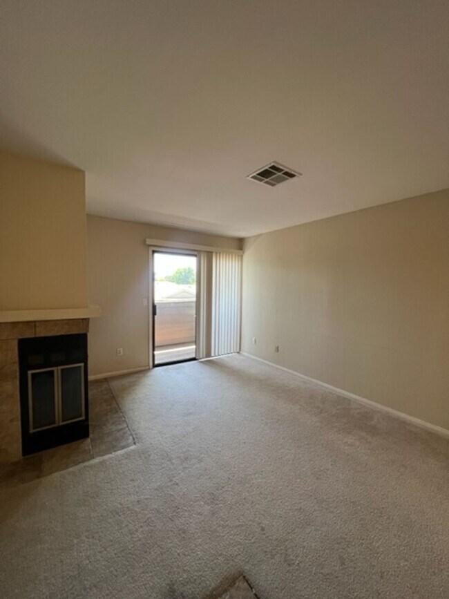 Building Photo - Nice 1 Bedroom and 1 Bathroom Condo $1,450.00