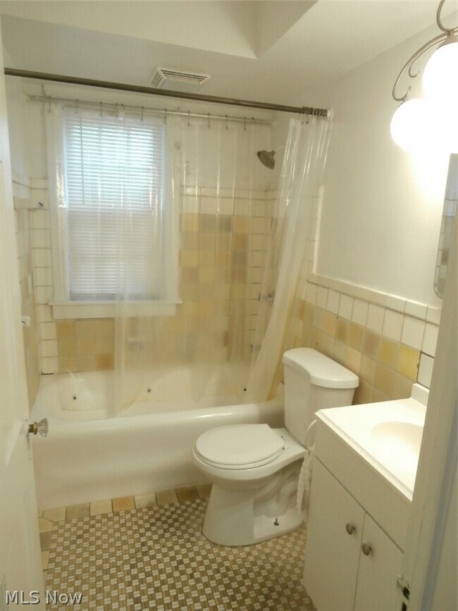 Building Photo - 3565 Normandy Rd