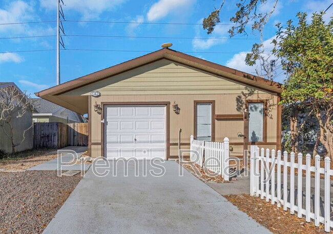 Building Photo - 747 Brook St NE