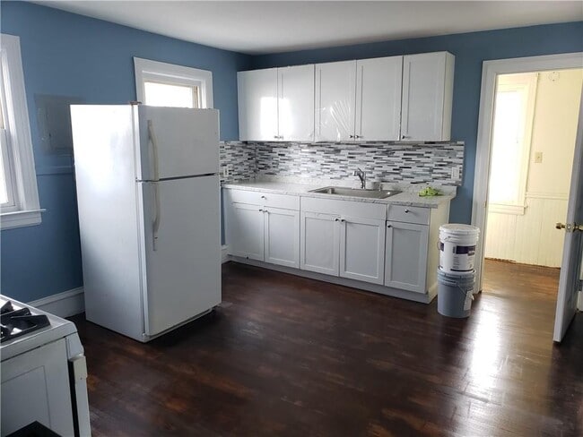 Building Photo - 142 Pocasset Ave