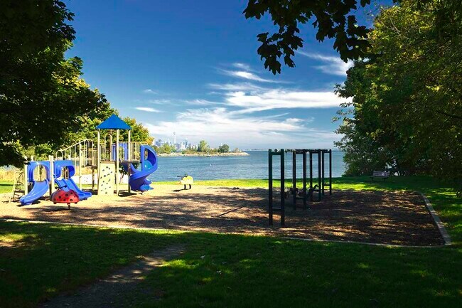 Photo du bâtiment - Mimico Estates