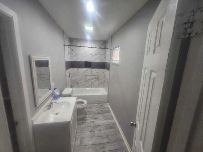 Foto del edificio - 7909 Brutus St