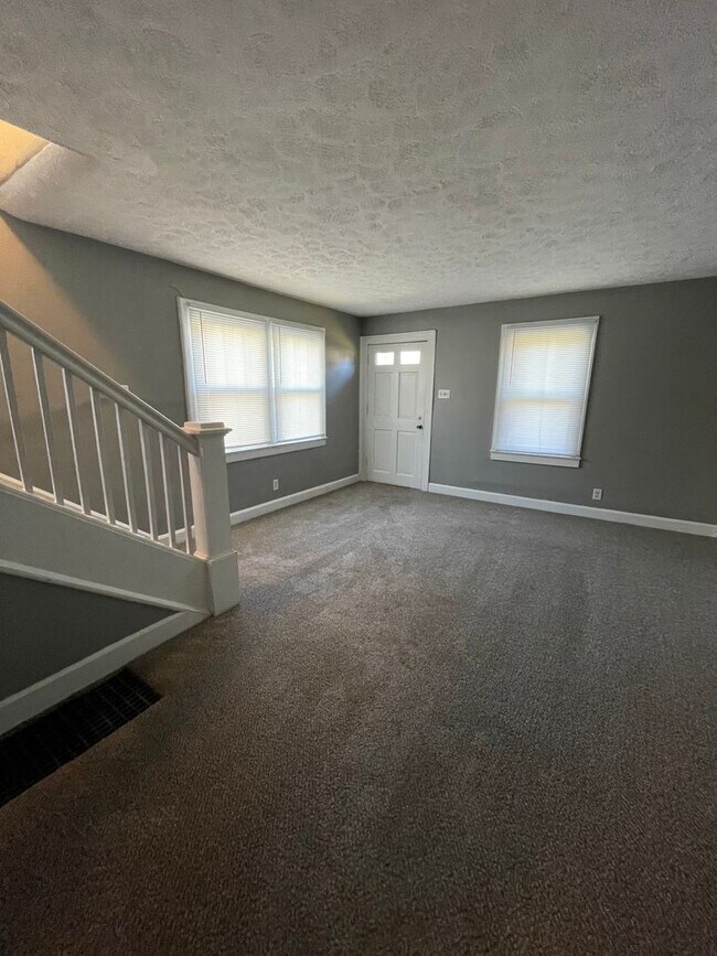 Building Photo - CENTRAL 6344-46