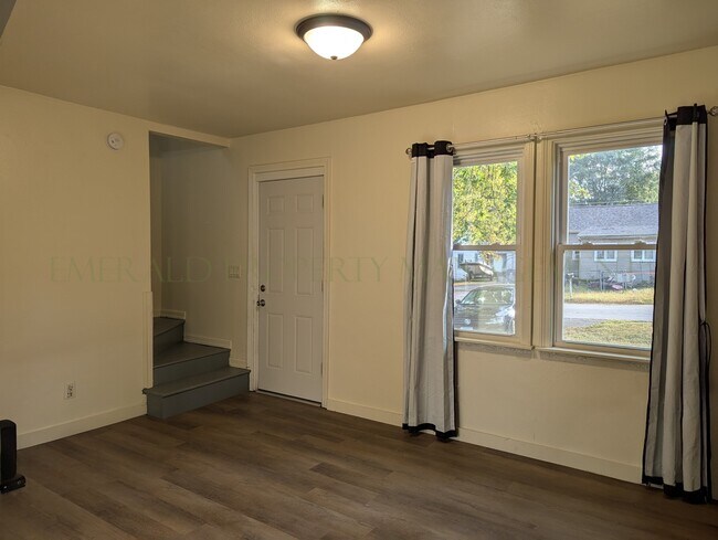 Building Photo - 1318 N Burbank Ave