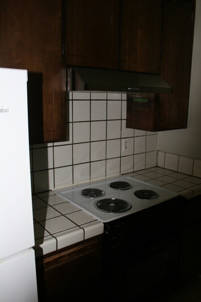 Kitchen range - 3691 Peacock Ct