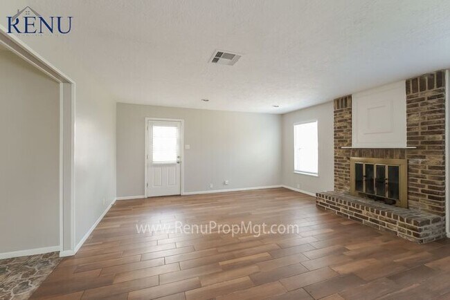 Foto del edificio - Now Available!