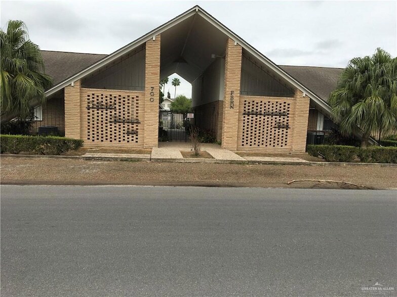 Primary Photo - 700 Fern Ave