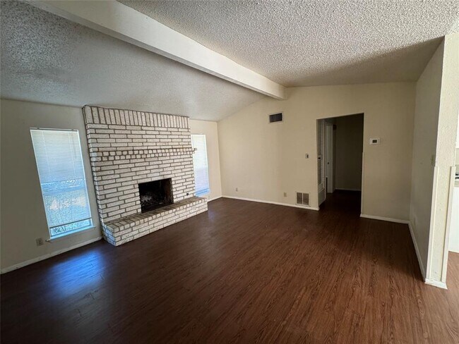 Building Photo - 1645 Chippeway Ln