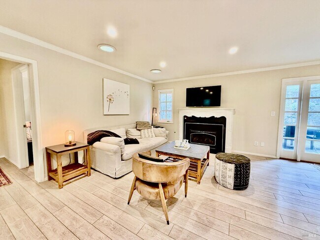 Foto del edificio - 1607 Foothill Blvd