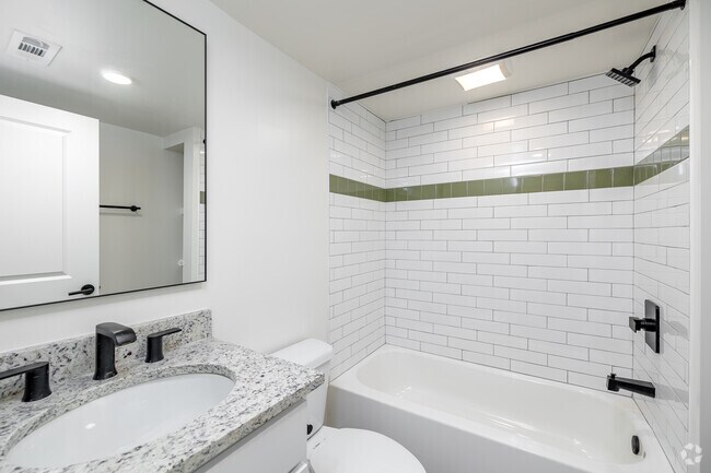 2 habitaciones, 1 baño, 915 pies cuadrados, baño - Canopy East Lake Apartments