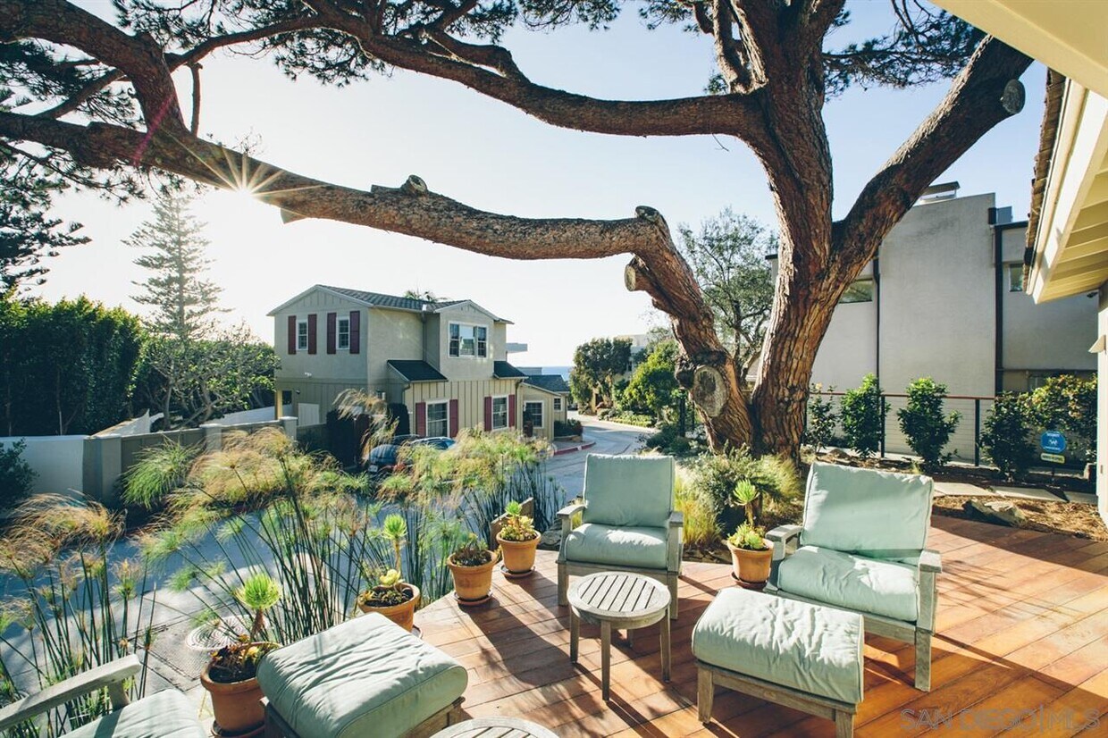 Foto principal - 360 Dunemere Dr