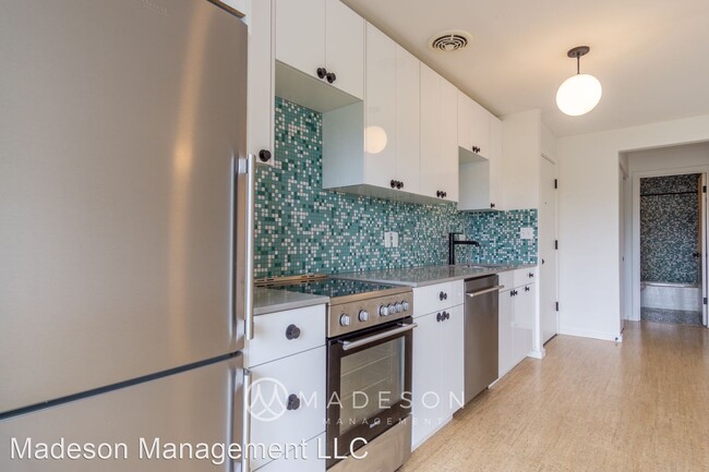 Foto del edificio - 2460 NE Northgate Way
