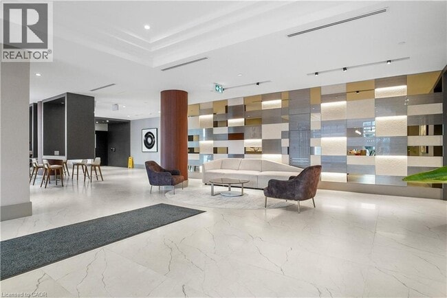 Photo du bâtiment - 55 Duke St W